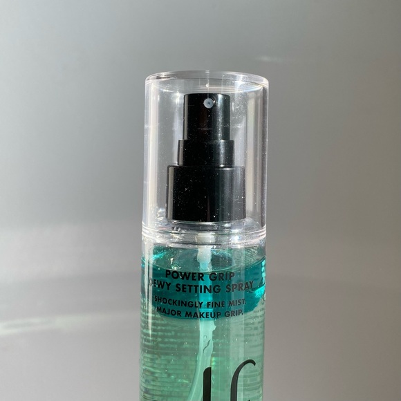e.l.f. Power Grip Dewy Setting Spray - Picture 4 of 5